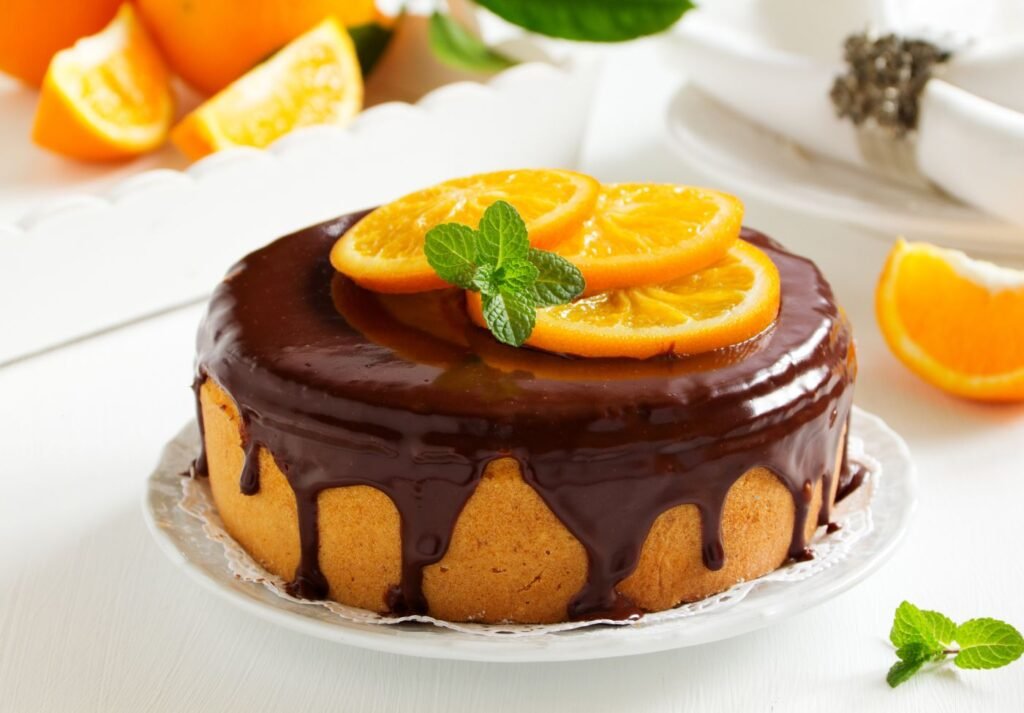 bolo de laranja com cobertura de chocolate